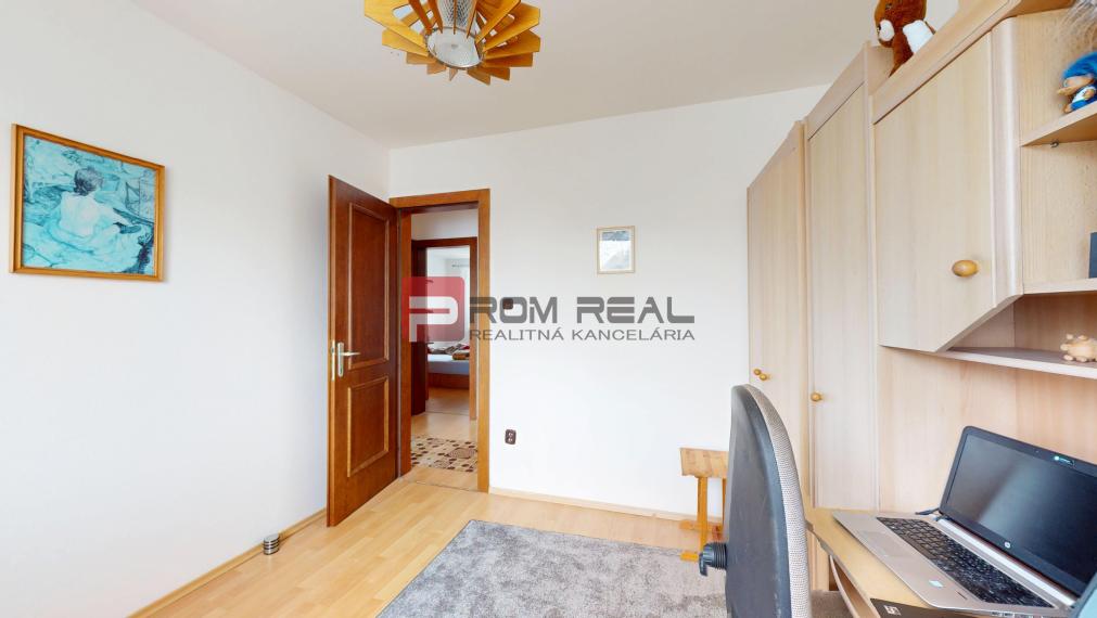 3D obhliadka - 4 izbový rodinný dom s bazénom v obci Tureň