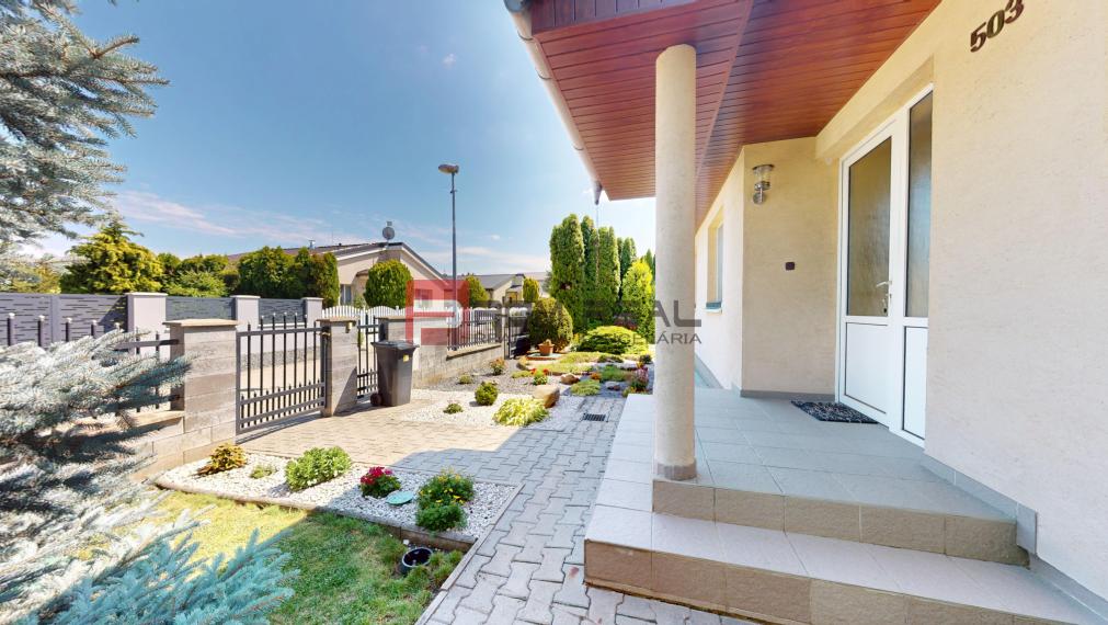 3D obhliadka - 4 izbový rodinný dom s bazénom v obci Tureň
