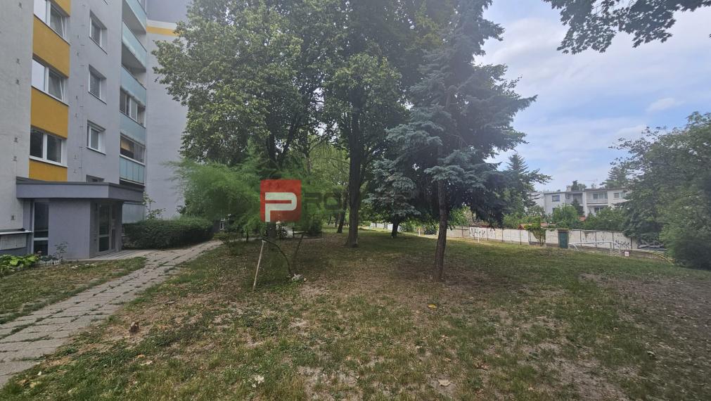 Na prenájom priestranný 2 izbový byt Ružinov / Prievoz