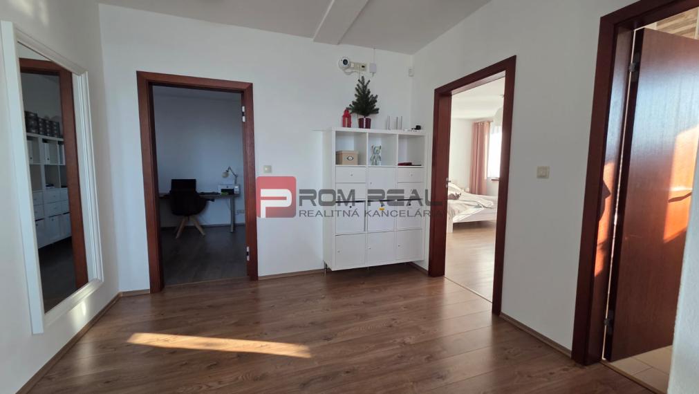 PRENÁJOM 5-izbový  RD 140 m2 Záhorská Bystrica