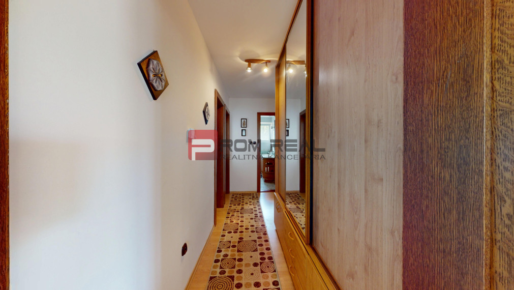 3D obhliadka - 4 izbový rodinný dom s bazénom v obci Tureň