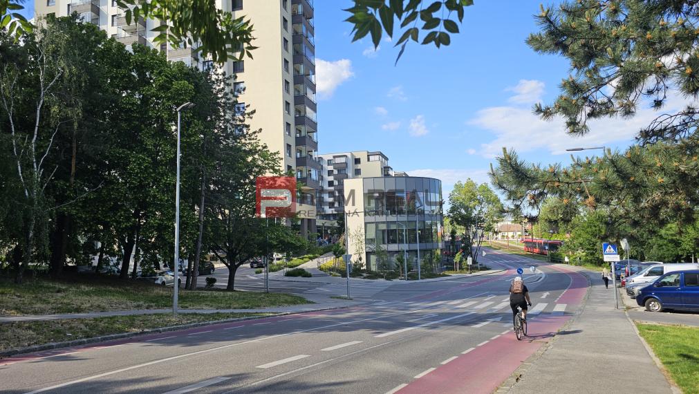 Na prenájom 3 izbový byt s veľkou loggiou Bratislava Rača