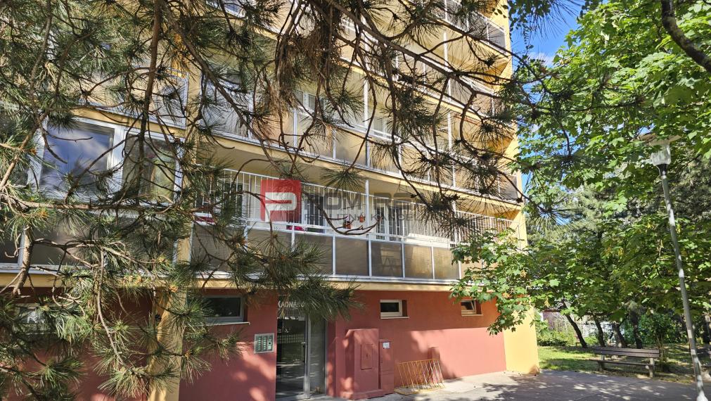Na prenájom 3 izbový byt s veľkou loggiou Bratislava Rača