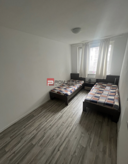 Priestranný 3-izbový byt s parkovacím miestom na prenájom | Nobelova ulica, Bratislava – Nové Mesto