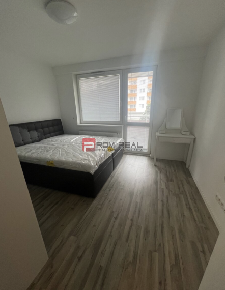 Priestranný 3-izbový byt s parkovacím miestom na prenájom | Nobelova ulica, Bratislava – Nové Mesto