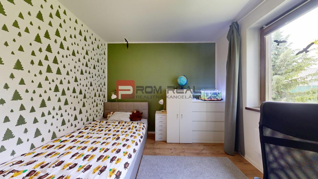 Moderný 4-izbový bungalov v Hrubom Šúre – nízke náklady, bazén, garáž