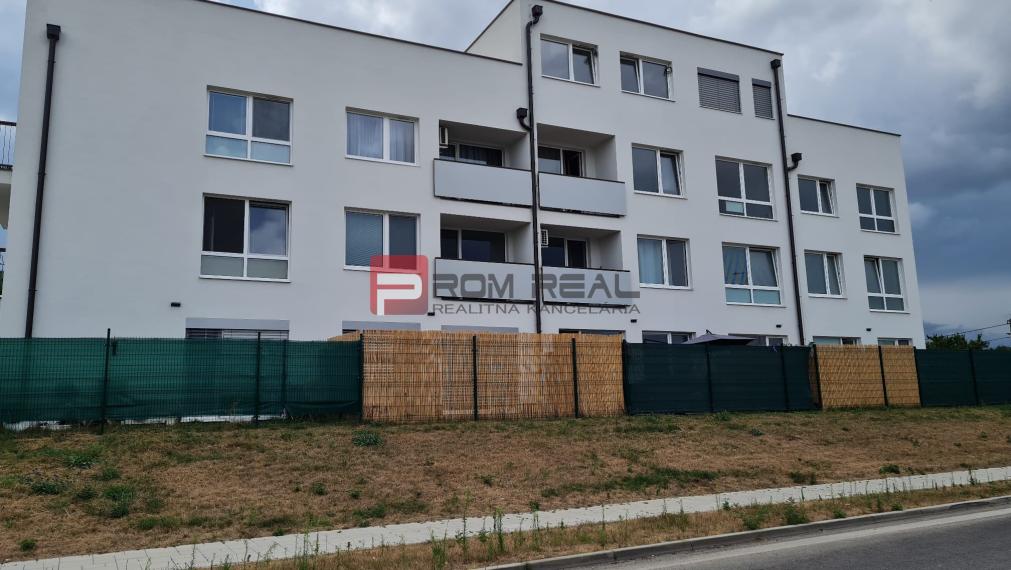 Na prenájom skladový priestor v garážach Ivanka pri Dunaji