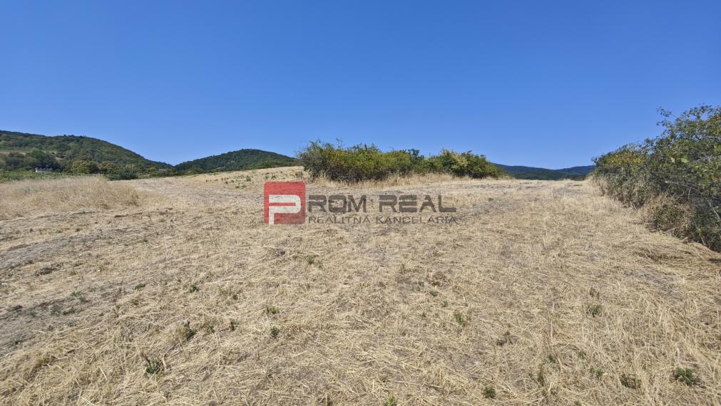 Pozemok Modra - 3772 m2 s prípojkami a cestou