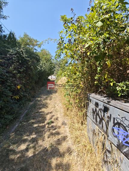 Pozemok Modra - 3772 m2 s prípojkami a cestou