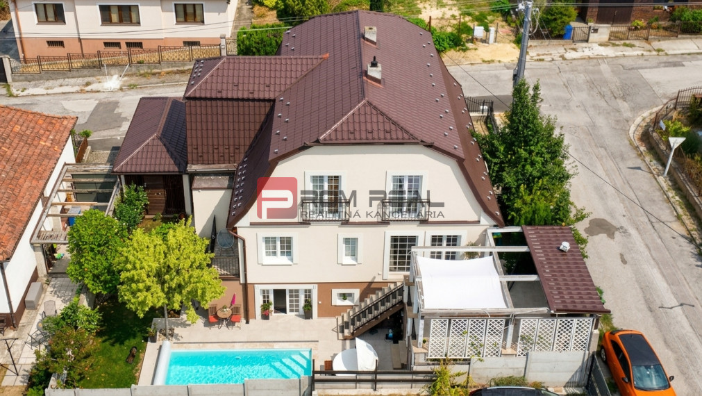 PREDAJ 8 izbový rodinný dom v centre Pezinka