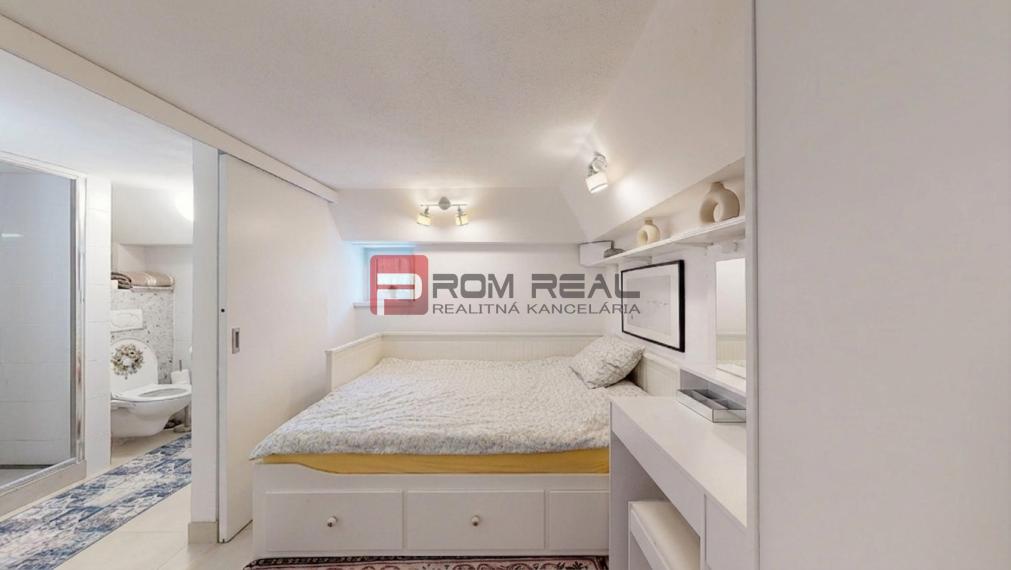PREDAJ 8 izbový rodinný dom v centre Pezinka