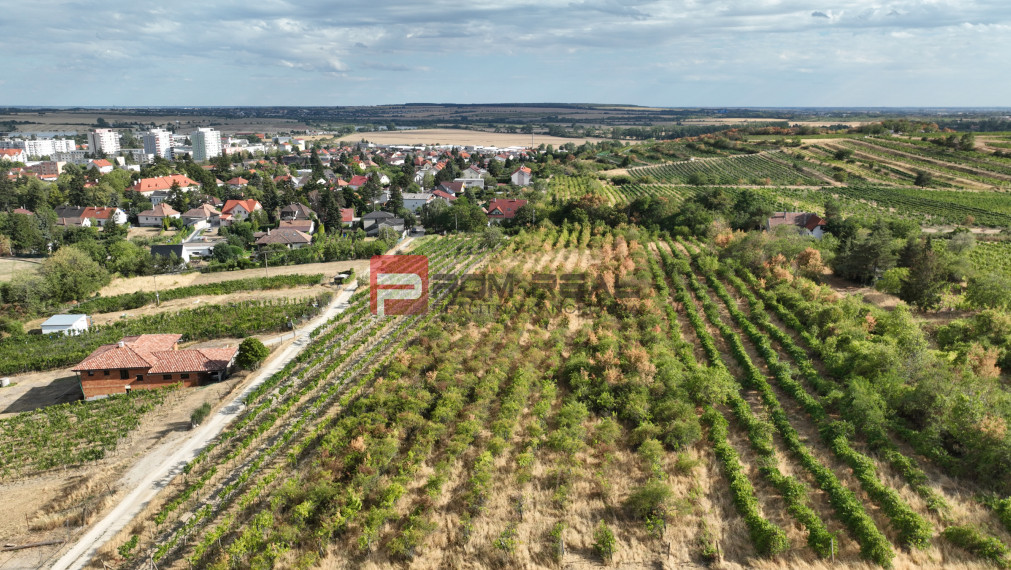 Pozemok Modra - 3772 m2 s prípojkami a cestou