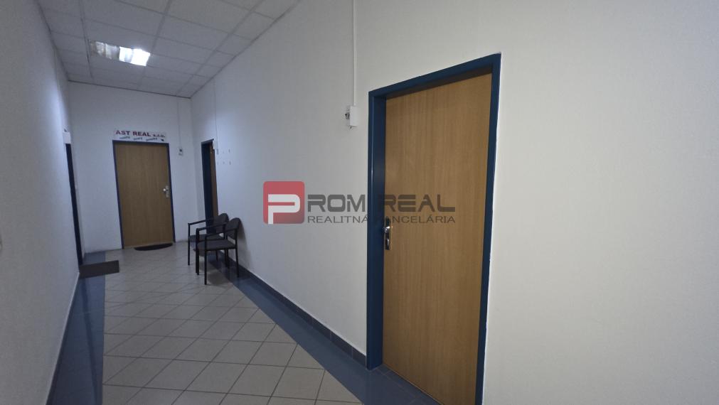 Na prenájom administratívny / obchodný priestor pri centre