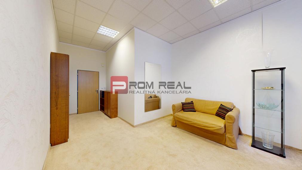 Na prenájom administratívny / obchodný priestor pri centre