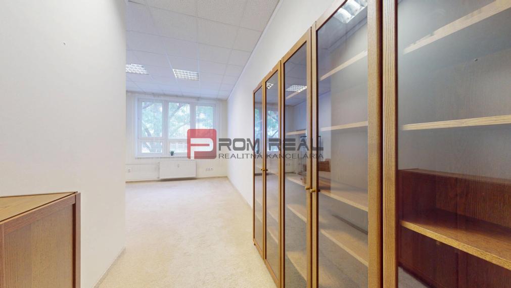 Na prenájom administratívny / obchodný priestor pri centre