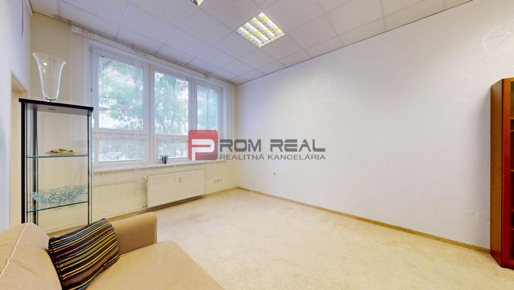 Na prenájom administratívny / obchodný priestor pri centre