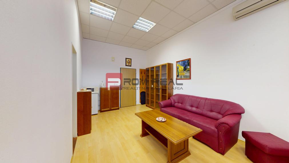 Na prenájom administratívny / obchodný priestor pri centre