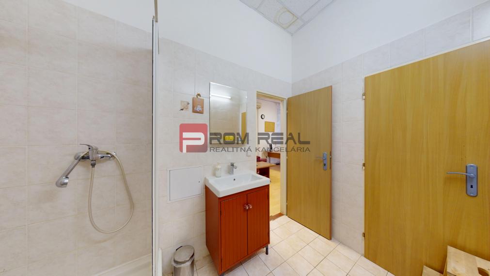 Na prenájom administratívny / obchodný priestor pri centre
