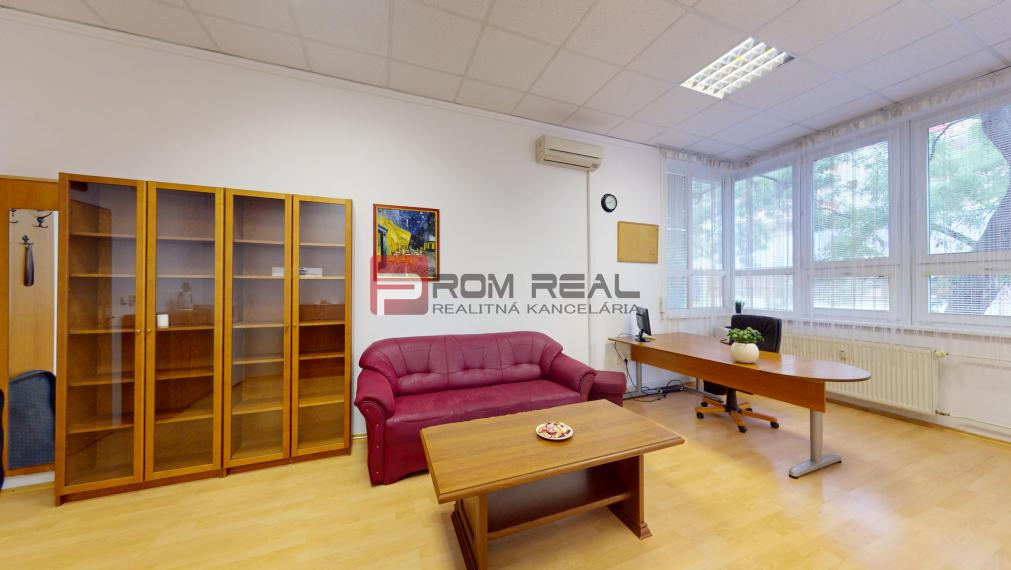 Na prenájom administratívny / obchodný priestor pri centre