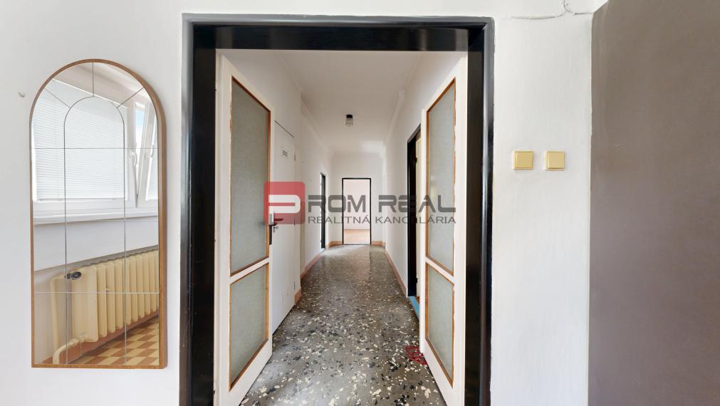 PREDAJ rodinného domu s garážou VAJNORY