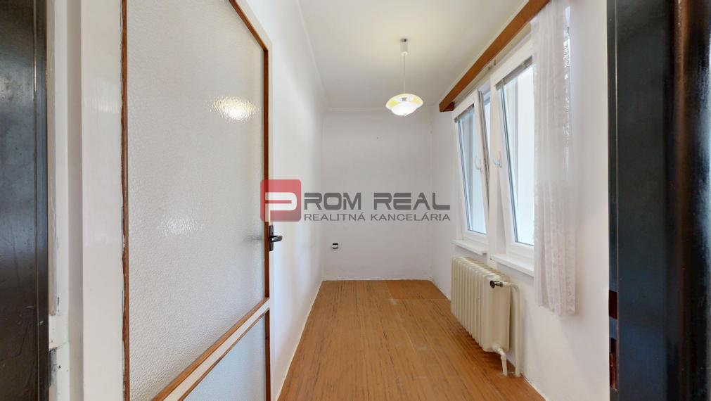 PREDAJ rodinného domu s garážou VAJNORY
