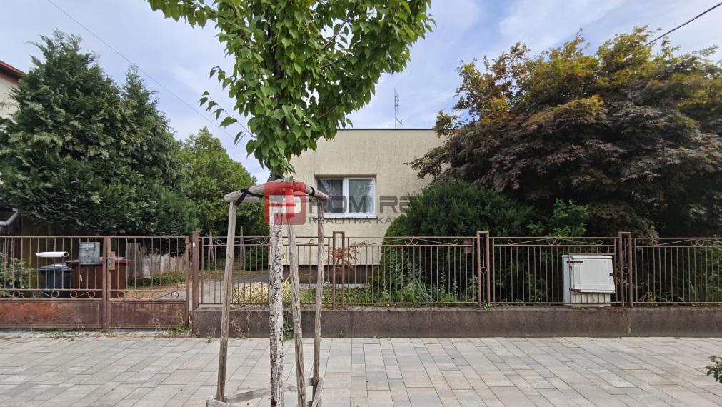 PREDAJ rodinného domu s garážou VAJNORY