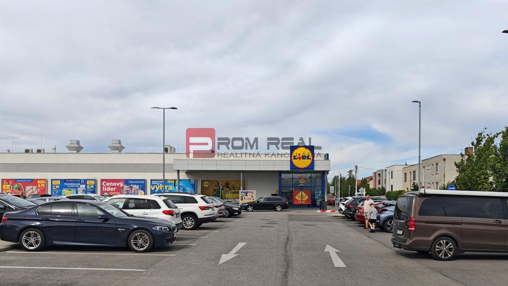 PREDAJ rodinného domu s garážou VAJNORY