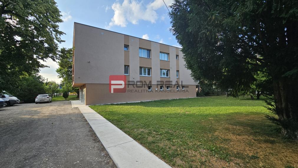 Na prenájom veľký 4 izbový byt s parkovaním Pezinok