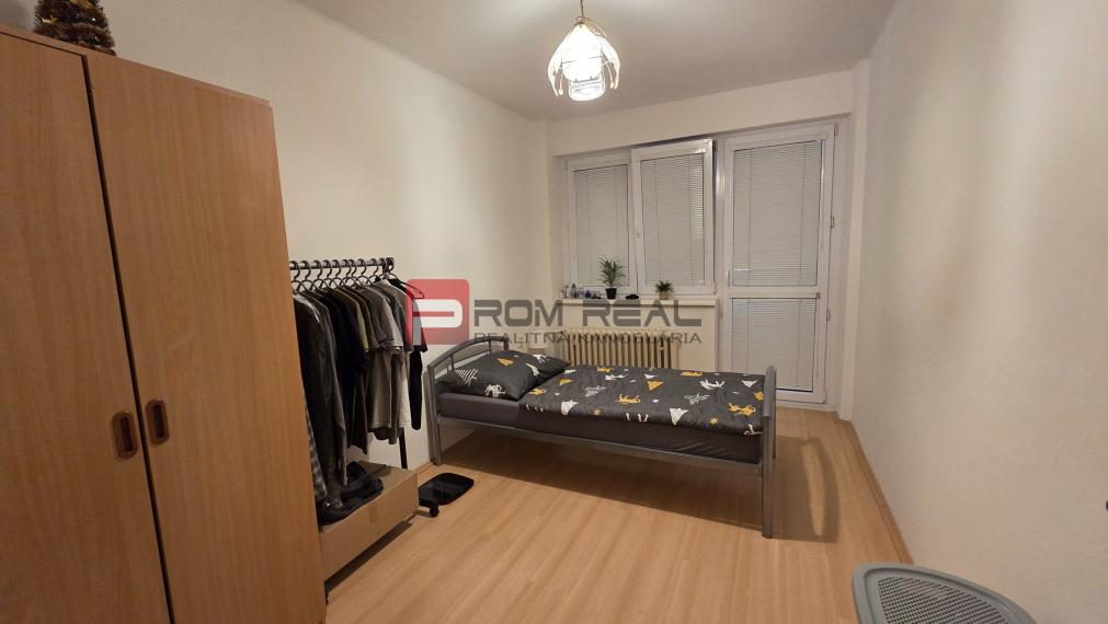 Na prenájom veľký 4 izbový byt s parkovaním Pezinok