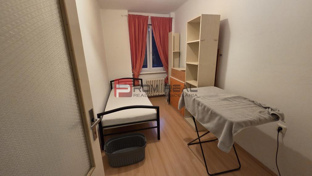 Na prenájom veľký 4 izbový byt s parkovaním Pezinok