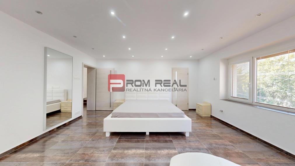6i DVOJGENERAČNÝ DOM PO REKONŠTRUKCII S VEĽKÝM POZEMKOM A SMARTHOME – ŇÁRAD