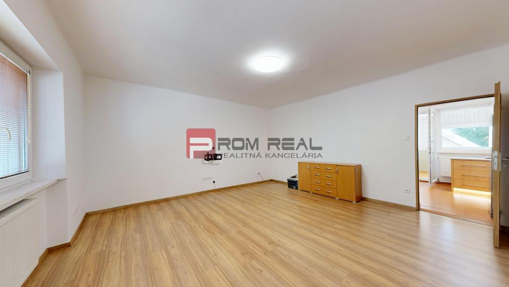 6i DVOJGENERAČNÝ DOM PO REKONŠTRUKCII S VEĽKÝM POZEMKOM A SMARTHOME – ŇÁRAD