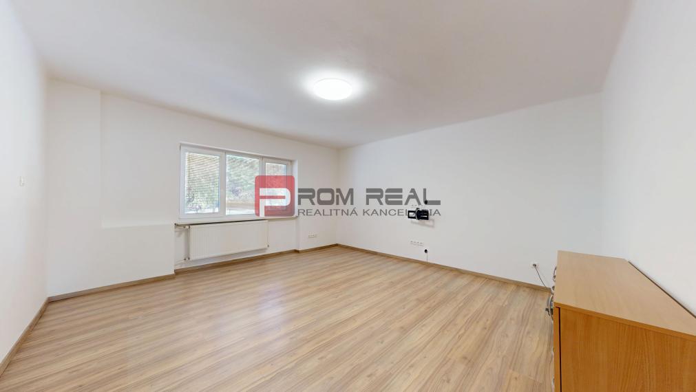 6i DVOJGENERAČNÝ DOM PO REKONŠTRUKCII S VEĽKÝM POZEMKOM A SMARTHOME – ŇÁRAD