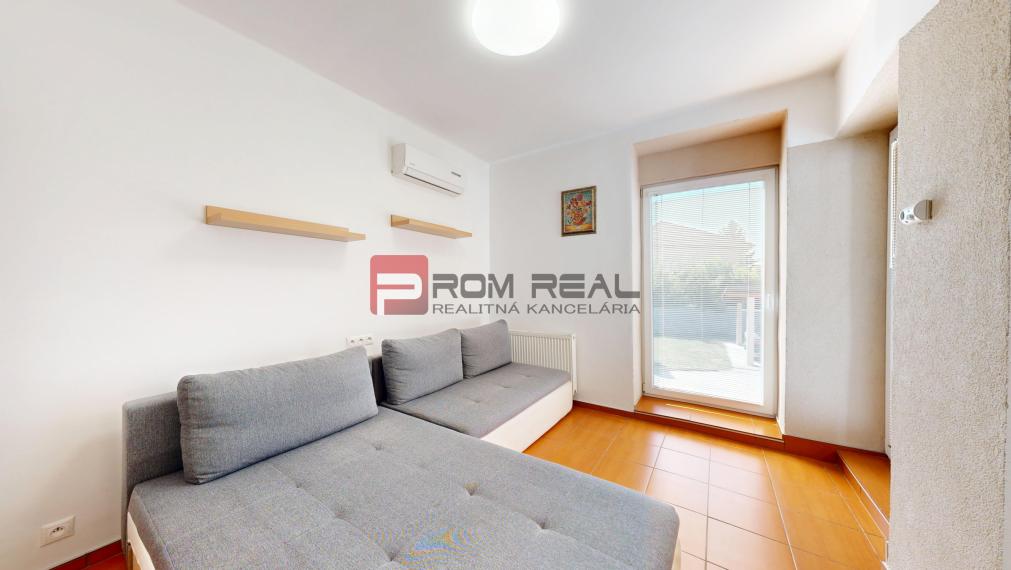 6i DVOJGENERAČNÝ DOM PO REKONŠTRUKCII S VEĽKÝM POZEMKOM A SMARTHOME – ŇÁRAD