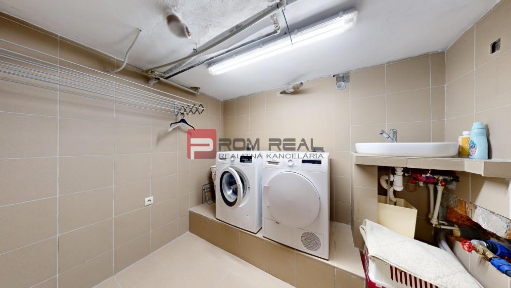 6i DVOJGENERAČNÝ DOM PO REKONŠTRUKCII S VEĽKÝM POZEMKOM A SMARTHOME – ŇÁRAD