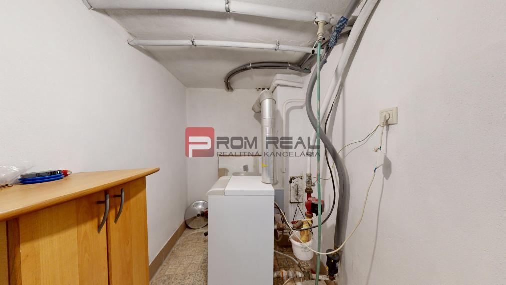 6i DVOJGENERAČNÝ DOM PO REKONŠTRUKCII S VEĽKÝM POZEMKOM A SMARTHOME – ŇÁRAD