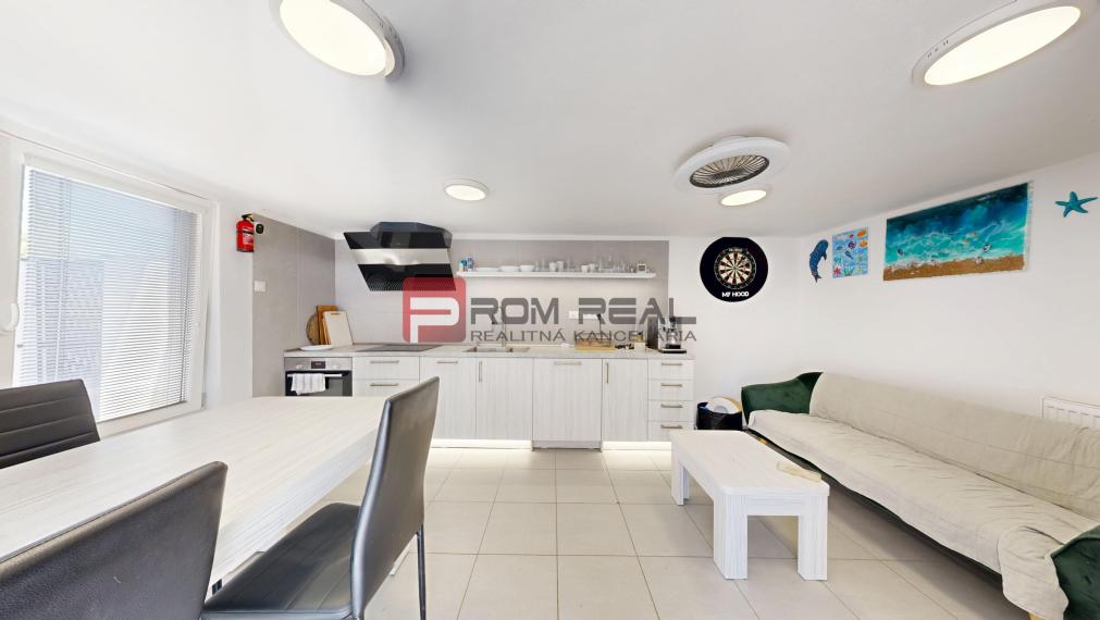 6i DVOJGENERAČNÝ DOM PO REKONŠTRUKCII S VEĽKÝM POZEMKOM A SMARTHOME – ŇÁRAD