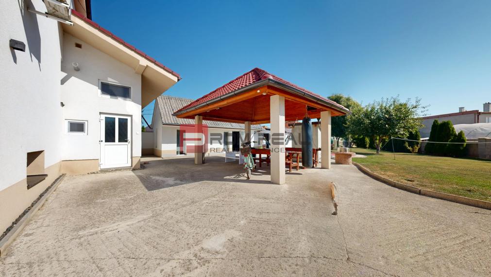 6i DVOJGENERAČNÝ DOM PO REKONŠTRUKCII S VEĽKÝM POZEMKOM A SMARTHOME – ŇÁRAD