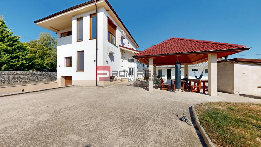 6i DVOJGENERAČNÝ DOM PO REKONŠTRUKCII S VEĽKÝM POZEMKOM A SMARTHOME – ŇÁRAD