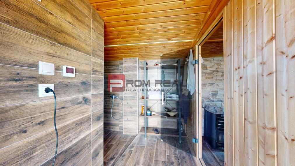 6i DVOJGENERAČNÝ DOM PO REKONŠTRUKCII S VEĽKÝM POZEMKOM A SMARTHOME – ŇÁRAD