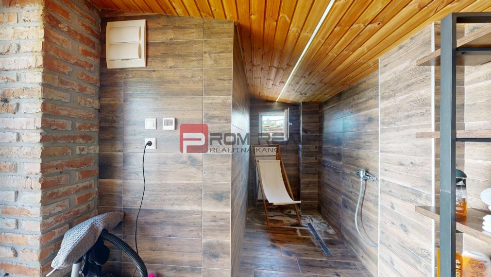 6i DVOJGENERAČNÝ DOM PO REKONŠTRUKCII S VEĽKÝM POZEMKOM A SMARTHOME – ŇÁRAD