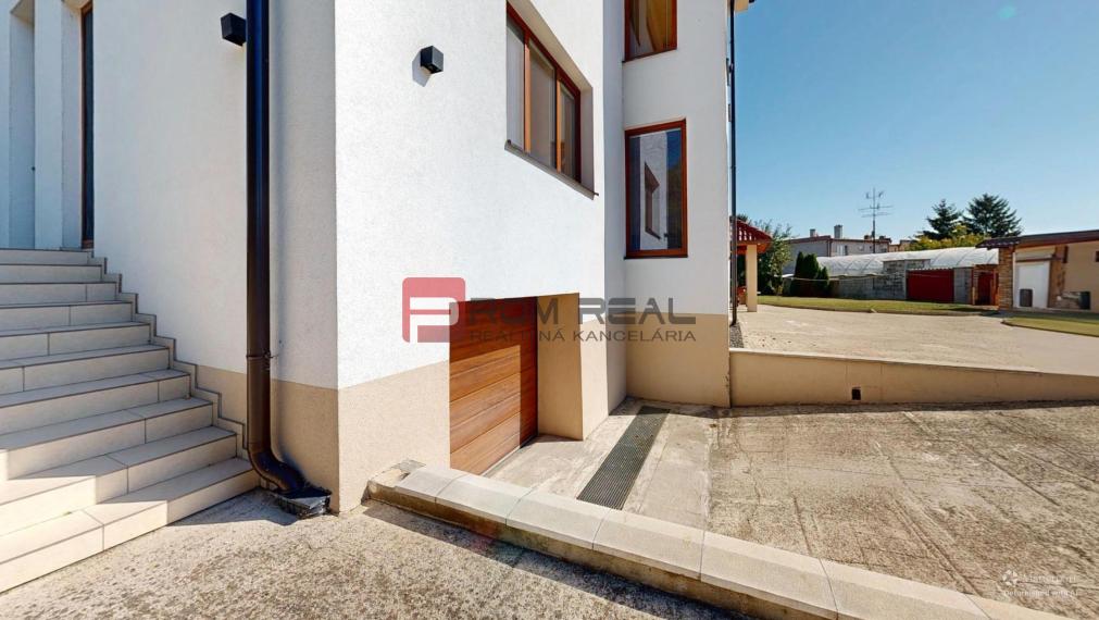 6i DVOJGENERAČNÝ DOM PO REKONŠTRUKCII S VEĽKÝM POZEMKOM A SMARTHOME – ŇÁRAD