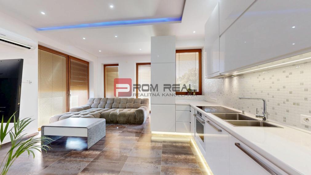 6i DVOJGENERAČNÝ DOM PO REKONŠTRUKCII S VEĽKÝM POZEMKOM A SMARTHOME – ŇÁRAD
