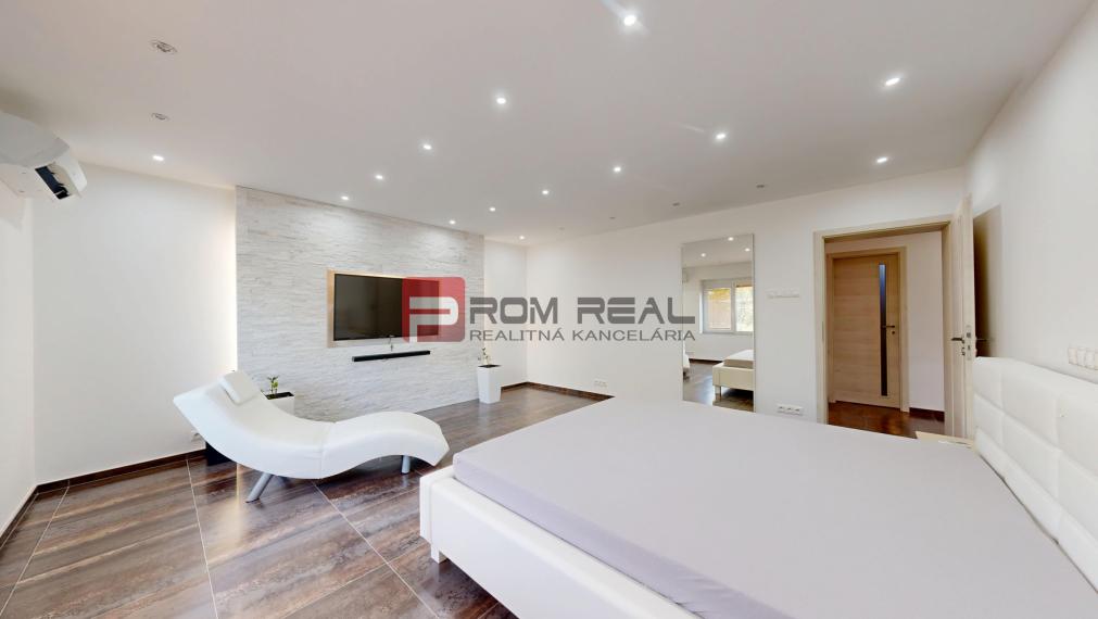 6i DVOJGENERAČNÝ DOM PO REKONŠTRUKCII S VEĽKÝM POZEMKOM A SMARTHOME – ŇÁRAD