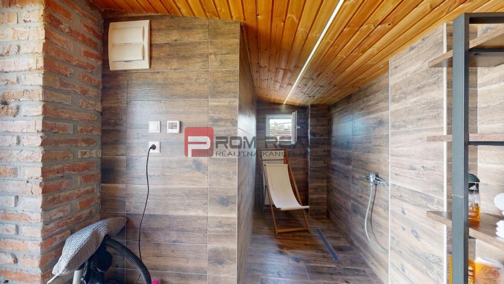6i DVOJGENERAČNÝ DOM PO REKONŠTRUKCII S VEĽKÝM POZEMKOM A SMARTHOME – ŇÁRAD