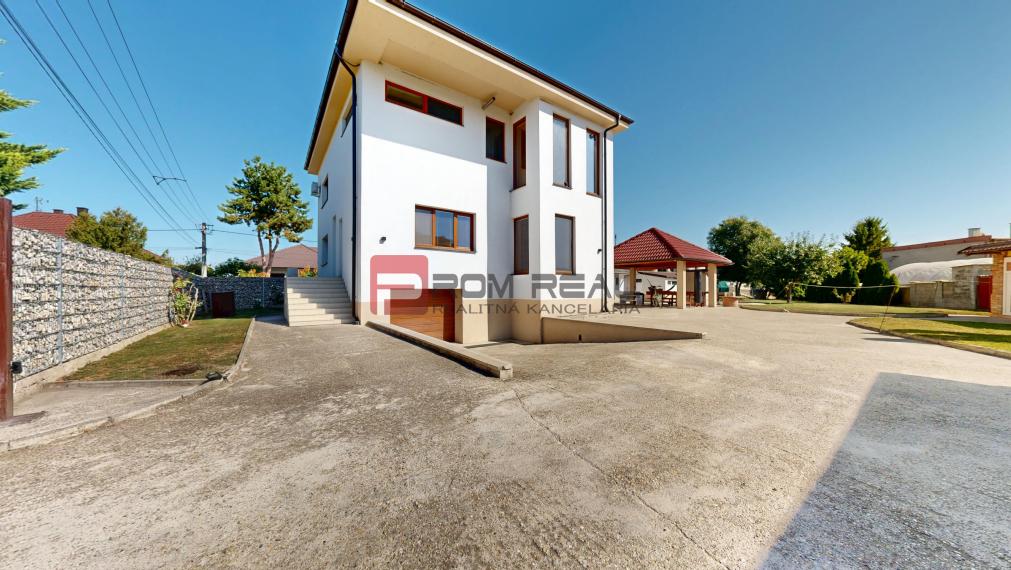 6i DVOJGENERAČNÝ DOM PO REKONŠTRUKCII S VEĽKÝM POZEMKOM A SMARTHOME – ŇÁRAD