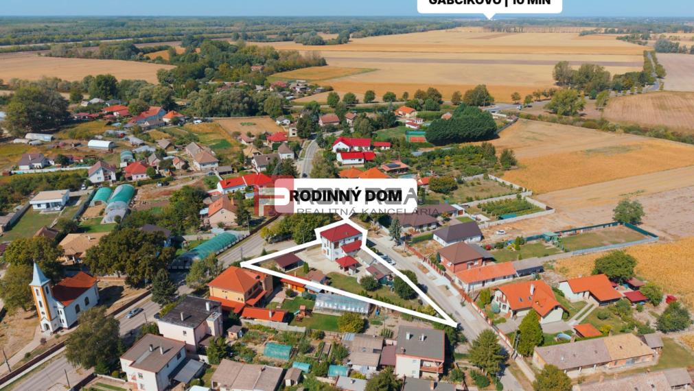 6i DVOJGENERAČNÝ DOM PO REKONŠTRUKCII S VEĽKÝM POZEMKOM A SMARTHOME – ŇÁRAD