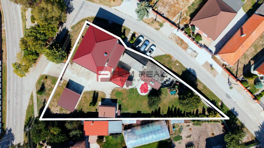 6i DVOJGENERAČNÝ DOM PO REKONŠTRUKCII S VEĽKÝM POZEMKOM A SMARTHOME – ŇÁRAD