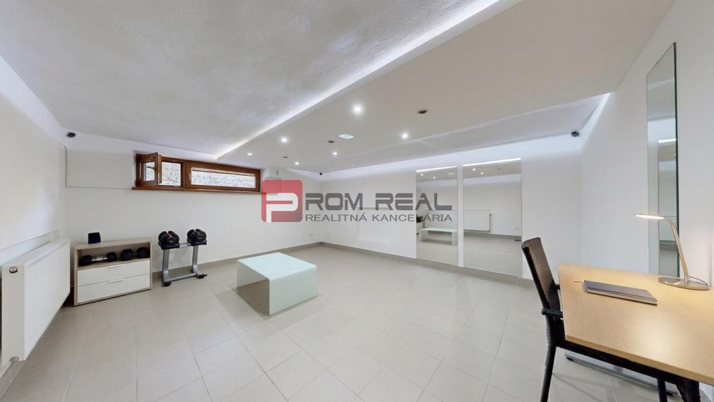 6i DVOJGENERAČNÝ DOM PO REKONŠTRUKCII S VEĽKÝM POZEMKOM A SMARTHOME – ŇÁRAD