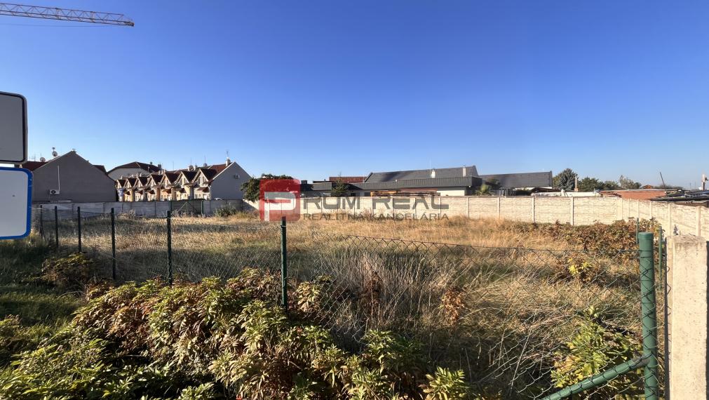 NA PREDAJ STAVEBNÝ POZEMOK 739 m² – KOŠÚTY